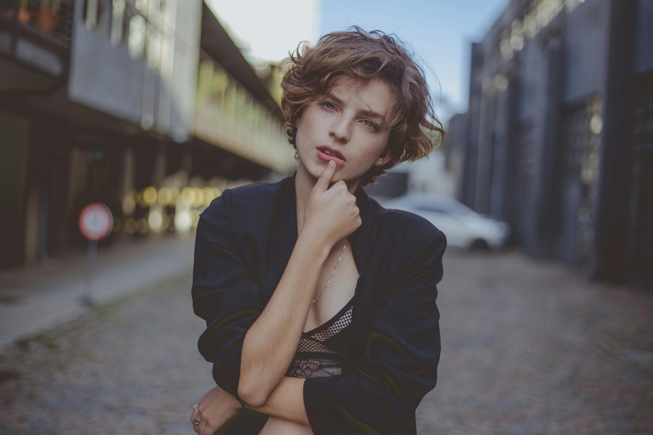 Dating Red Flags and Green Lights: The Signals You Can’t Ignore in 2025